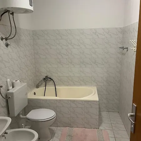Apartman Stefanic 4/2 *