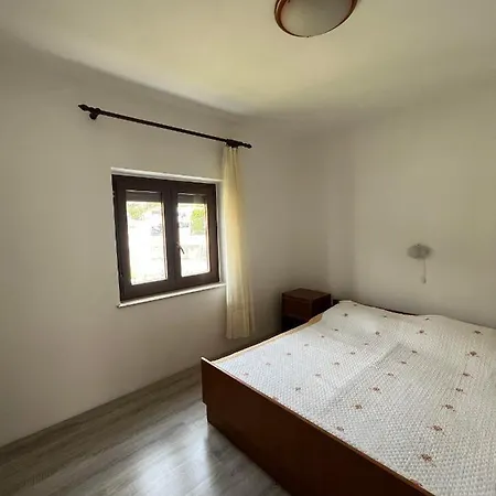 Apt Stefanic 4/2 Baska (Krk)